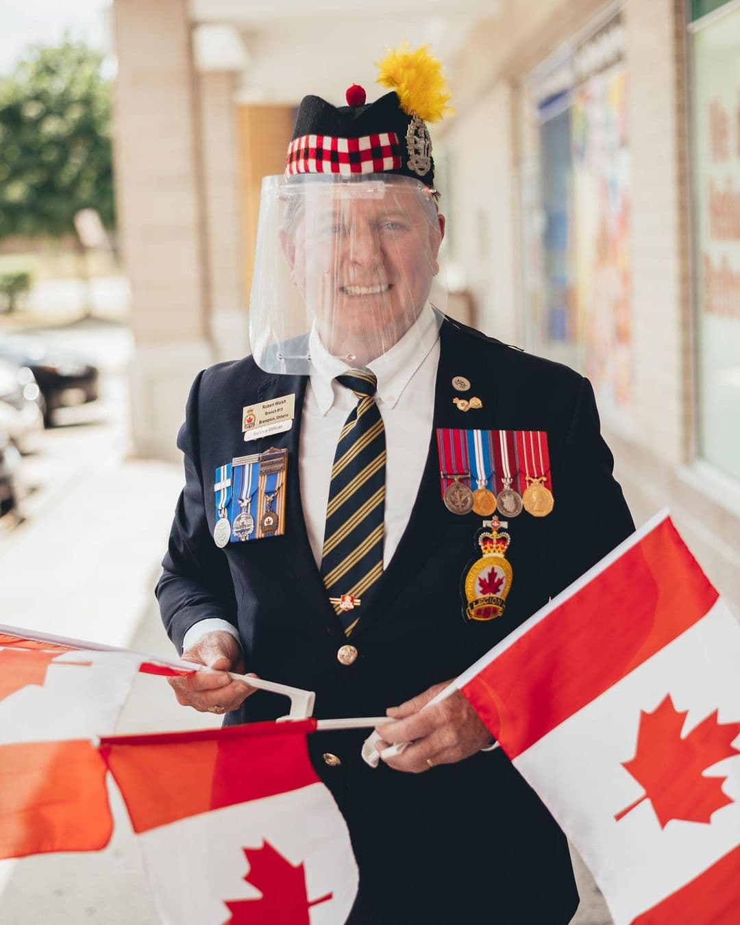 Lazeez Gives Away 9000 Flags for Canada Day!